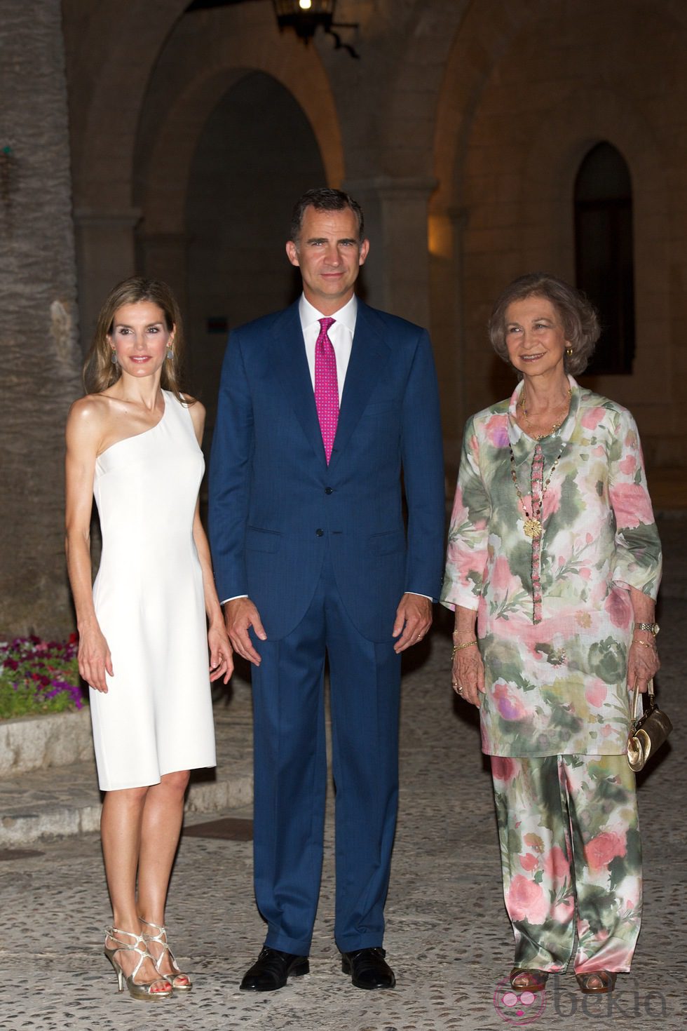 Los reyes Felipe y Letizia junto a la reina Sofía en la recepción de Mallorca