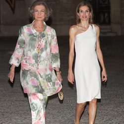 La reina Letizia y la reina Sofía en la recepción oficial de Mallorca