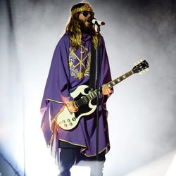 Jared Leto vestido de Jesucristo en el concierto de Thirty Seconds to Mars en Florida
