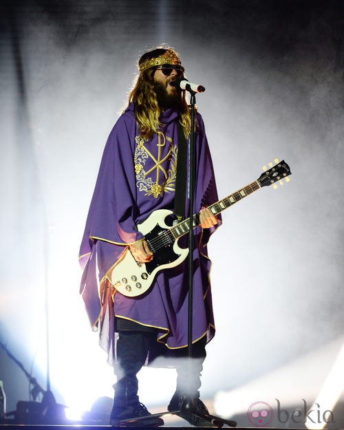 Jared Leto vestido de Jesucristo en el concierto de Thirty Seconds to Mars en Florida