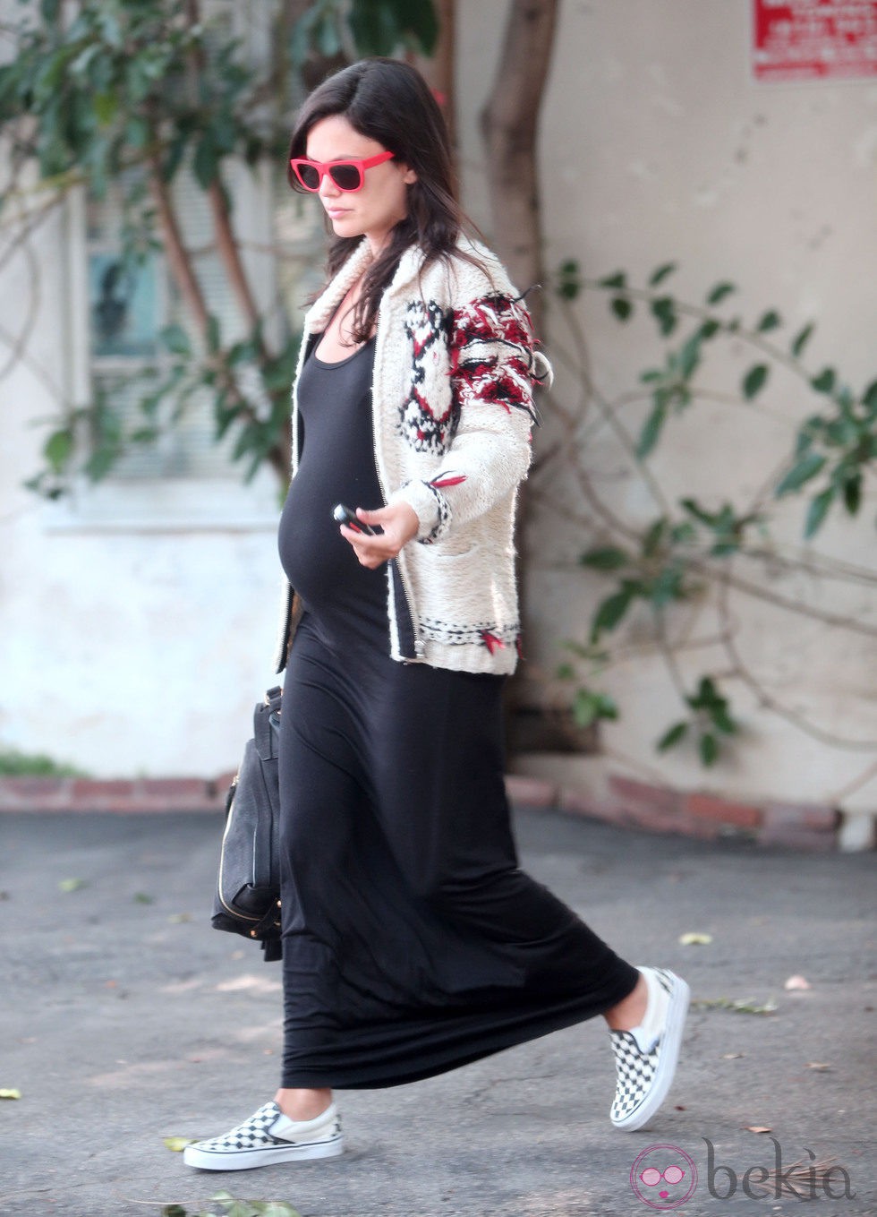 Rachel Bilson pasea su embarazo por Sherman Oaks, California