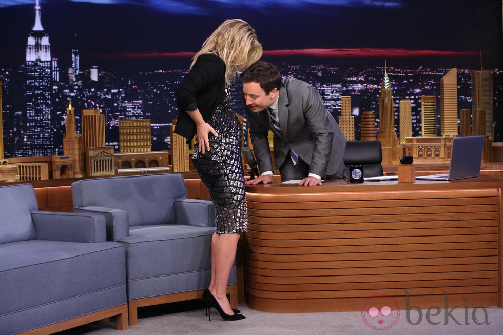 Ali Larter luce su embarazo en el programa de Jimmy Fallon