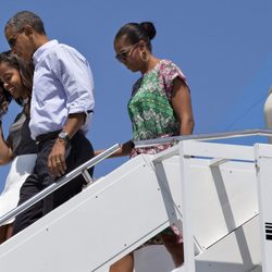 Barack Obama junto a su mujer Michelle y su hija Malia a su llegada a Bourne