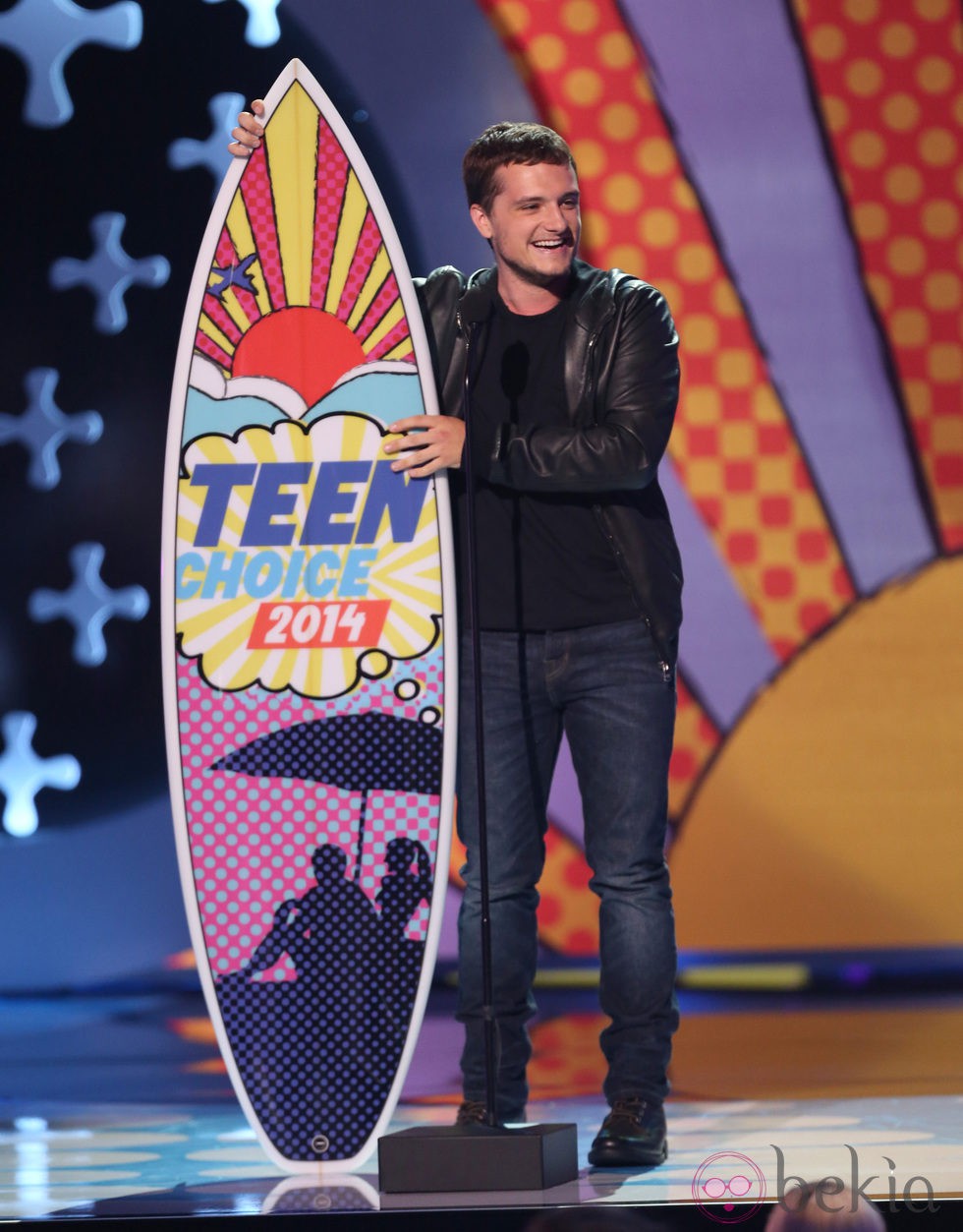 Josh Hutcherson en los Teen Choice Awards 2014