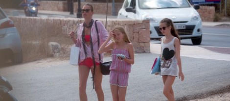 Kate Moss con su hija Lila Grace en Formentera