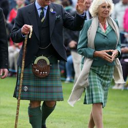 El Príncipe Carlos y la Duquesa de Cornualles en Ballater