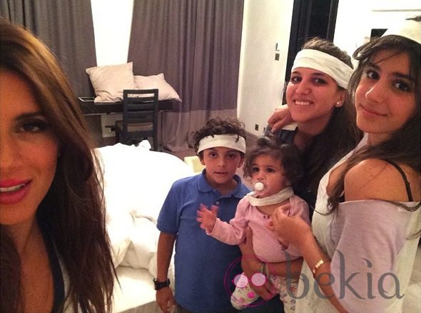 Daniella Semaan junto a sus hijos Maria, Joseph y Lia y su cuñada Carlota Fàbregas