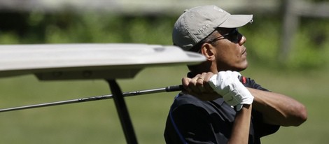 El Presidente Obama jugando al golf en Martha's Vineyard