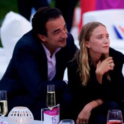 Mary-Kate Olsen y Olivier Sarkozy en la Paddle & Party for Pink celebrada en los Hamptons