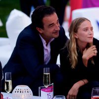 Mary-Kate Olsen y Olivier Sarkozy en la Paddle & Party for Pink celebrada en los Hamptons