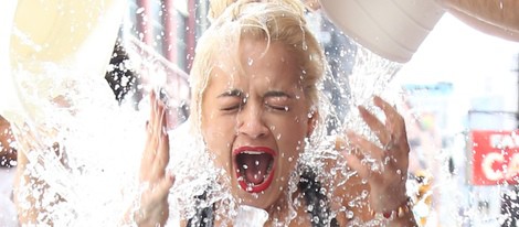 Rita Ora se moja por la Esclerosis Lateral Amiotrófica en Nueva York