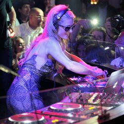 Paris Hilton pinchando en una discoteca de Marbella
