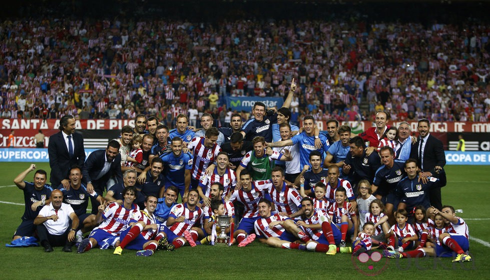 El Atlético de Madrid celebrando su victoria en la Supercopa de España 2014