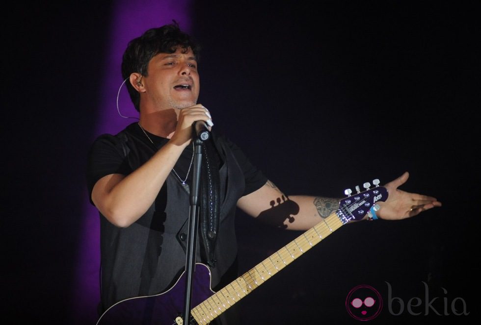 Alejandro Sanz durante su concierto en el Starlite Festival 2014