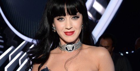 Katy Perry con su galardón de los MTV Video Music Awards 2014