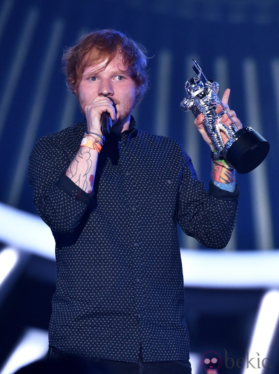 Ed Sheeran recogiendo su galardón de los MTV Video Music Awards 2014