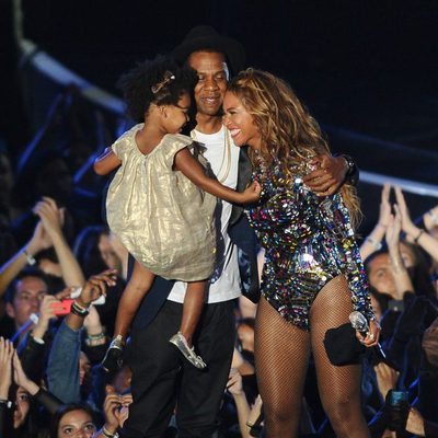 Beyoncé y Jay Z con su hija Blue Ivy Carter en los MTV Video Music Awards 2014