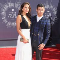 Olivia Culpo y Nick Jonas en la alfombra roja de los MTV Video Music Awards 2014