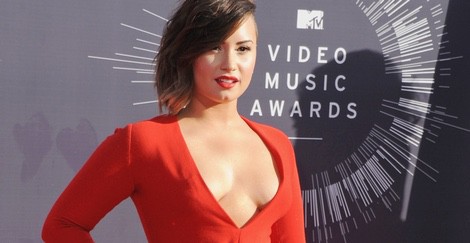 Demi Lovato en la alfombra roja de los MTV Video Music Awards 2014