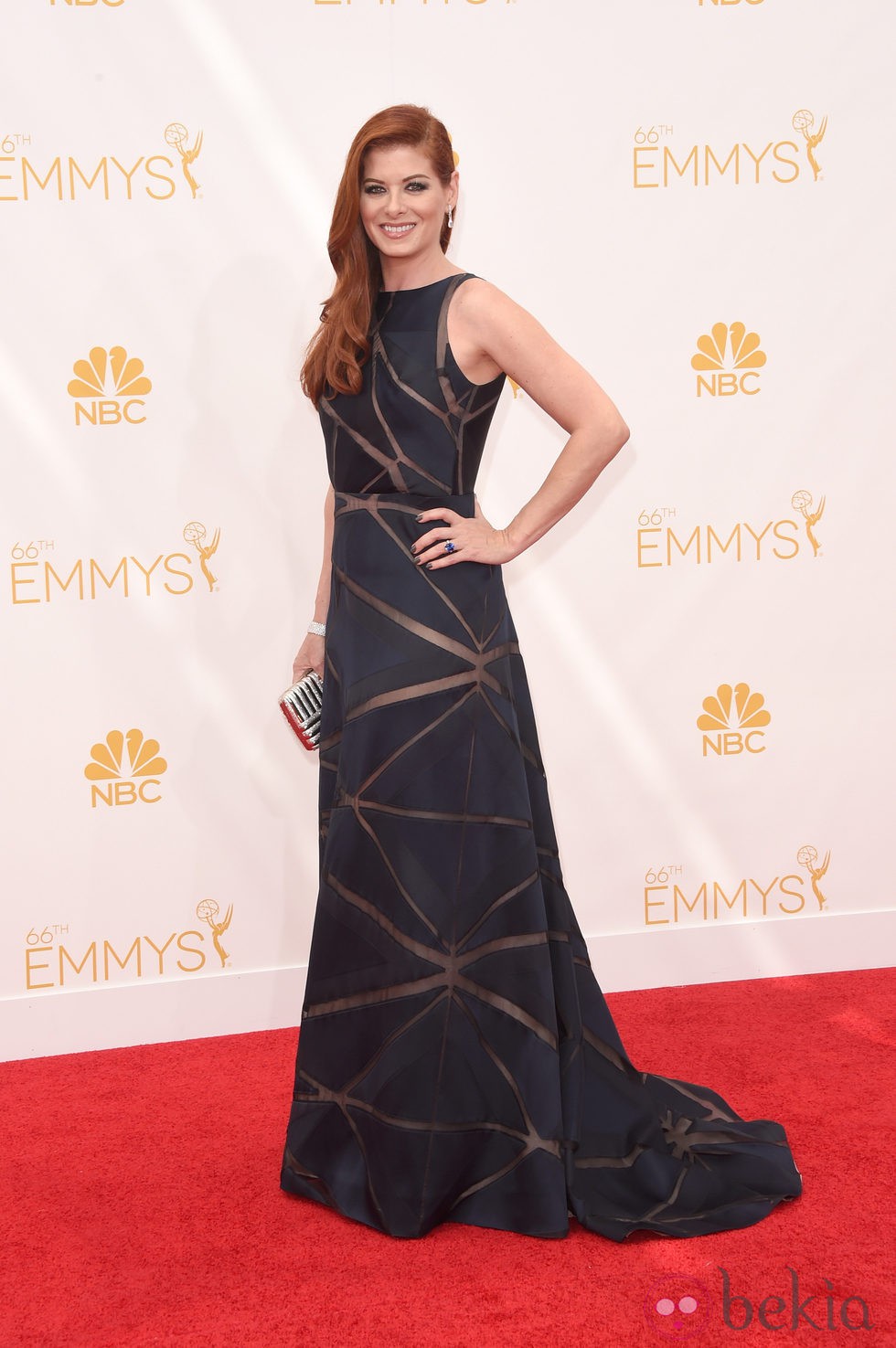 Debra Messing en la red carpet de los Emmys 2014