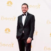 Kit Harington en la alfombra roja de los Emmy 2014