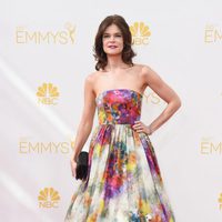 Betsy Brandt en la alfombra roja de los Emmy 2014