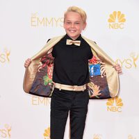 Mason Vale Cotton en la alfombra roja de los Emmy 2014