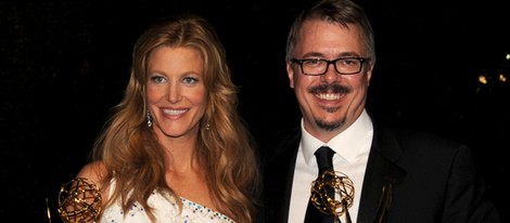 Anna Gunn y Vince Gilligan en los Premios Emmy 2014