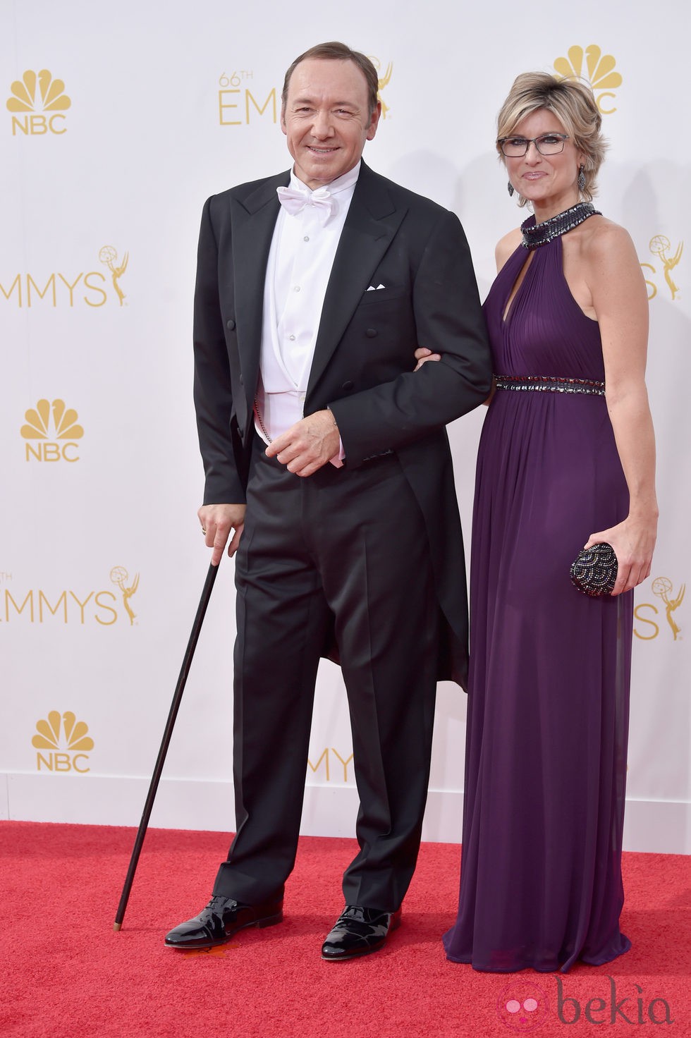 Ashleigh Banfield y Kevin Spacey en la alfombra roja de los Premios Emmy 2014