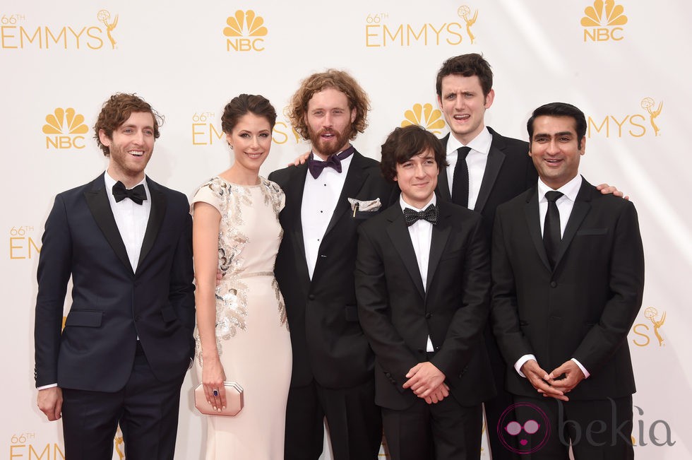 Thomas Middleditch, Amanda Crew, T.J. Miller, Josh Brener, Zach Woods y Kumail Nanjiani en la alfombra roja de los Premios Emmy 2014