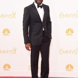 Chiwetel Ejiofor en la alfombra roja de los Premios Emmy 2014
