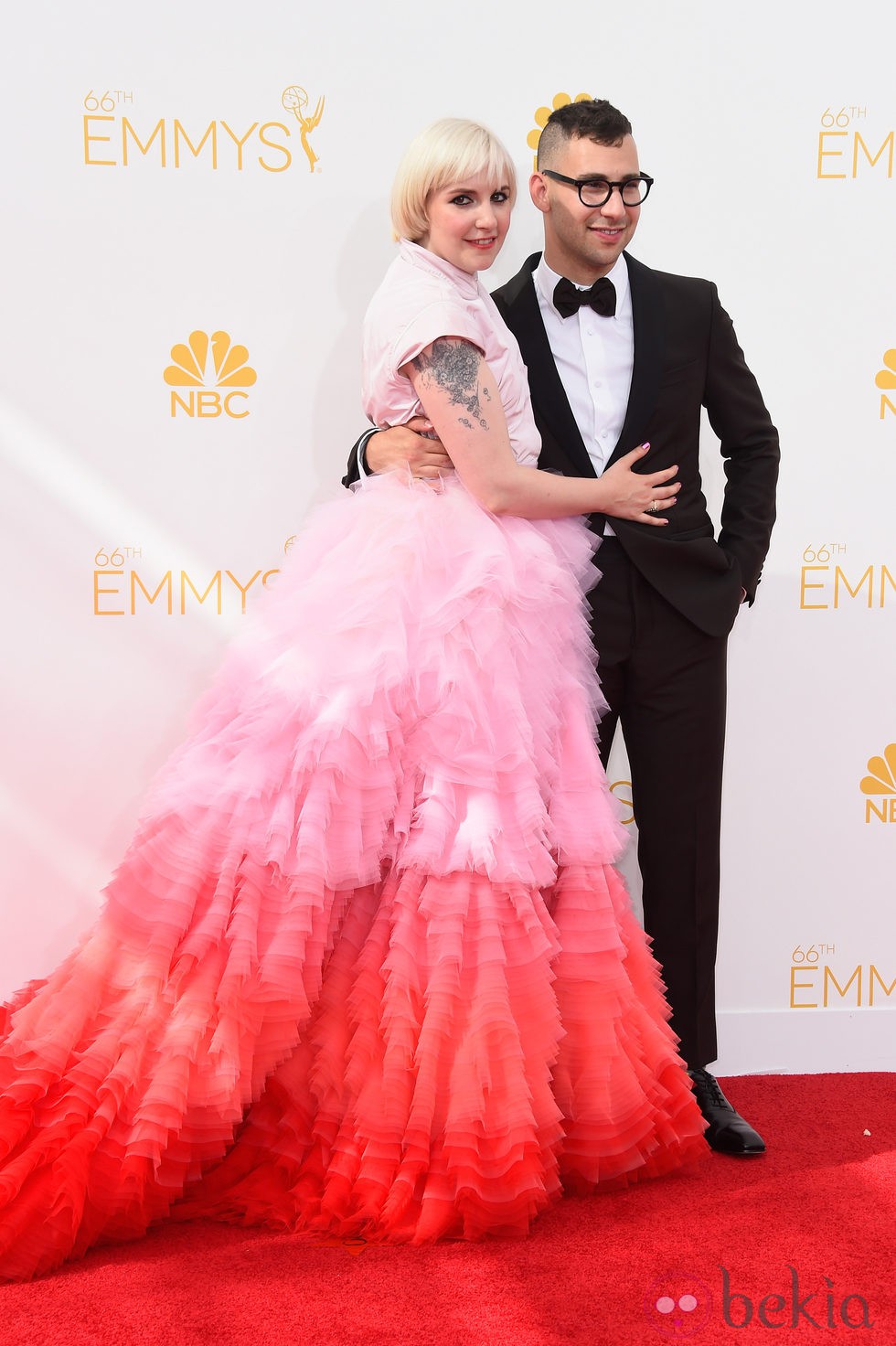 Lena Dunham y Jack Antonoff en la alfombra roja de los Premios Emmy 2014