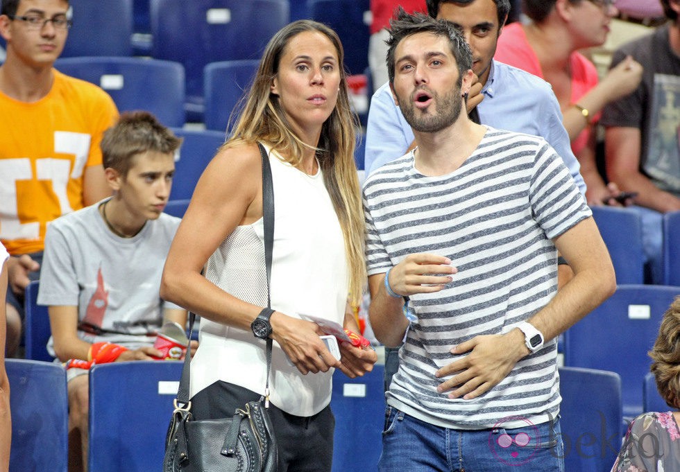 Amaya Valdemoro y Dani Martínez en el partido de baloncesto entre España y Argentina