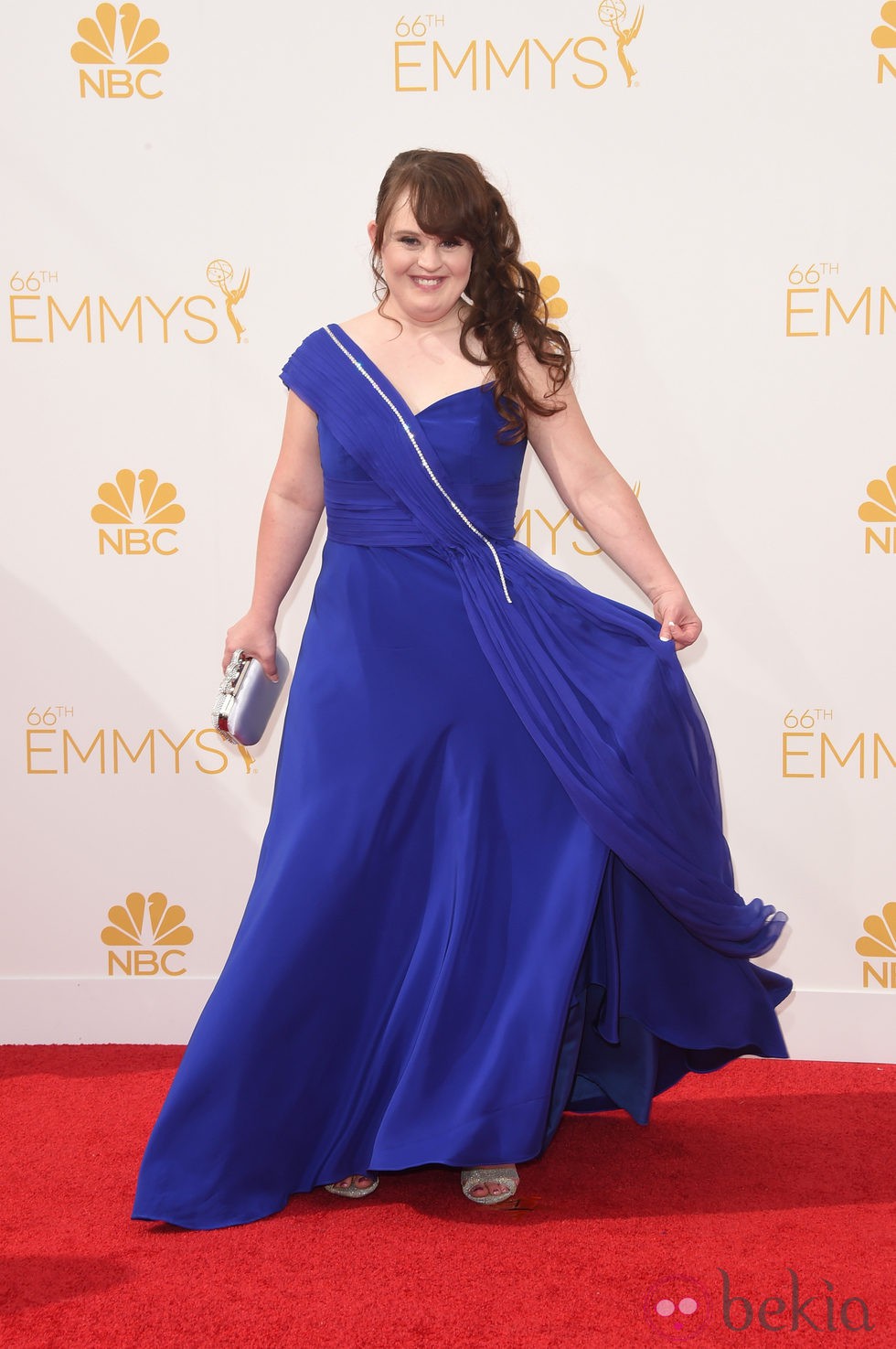 Jamie Brewer en la alfombra roja de los Premios Emmy 2014