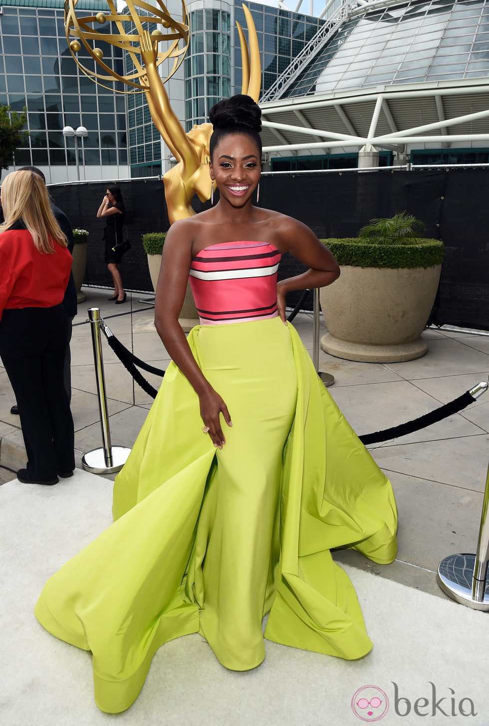 Teyonah Parris en la alfombra roja de los Premios Emmy 2014