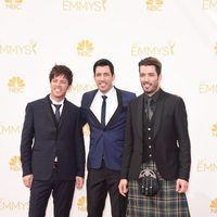 Drew Scott, J.D. Scott y Jonathan Silver Scott en la alfombra roja de los Premios Emmy 2014