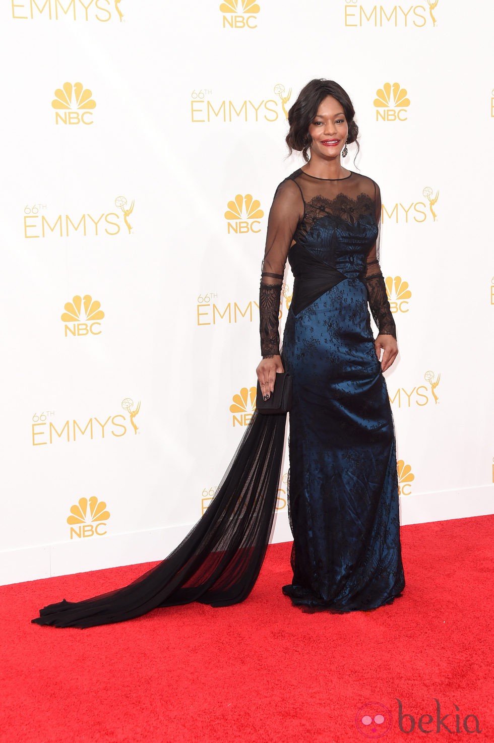 Sufe Bradshaw en la alfombra roja de los Premios Emmy 2014