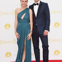 Alexi Ashe y Seth Meyers en la alfombra roja de los Premios Emmy 2014