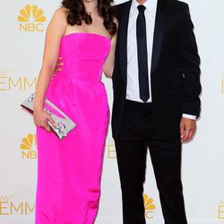 Zooey Deschanel y Jacob Pechenik en la alfombra roja de los Premios Emmy 2014