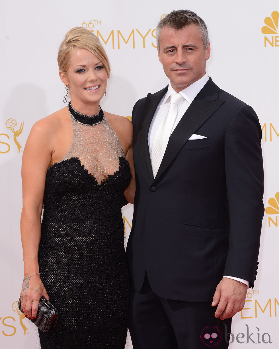 Matt LeBlanc y Andrea Anders en la alfombra roja de los Premios Emmy 2014