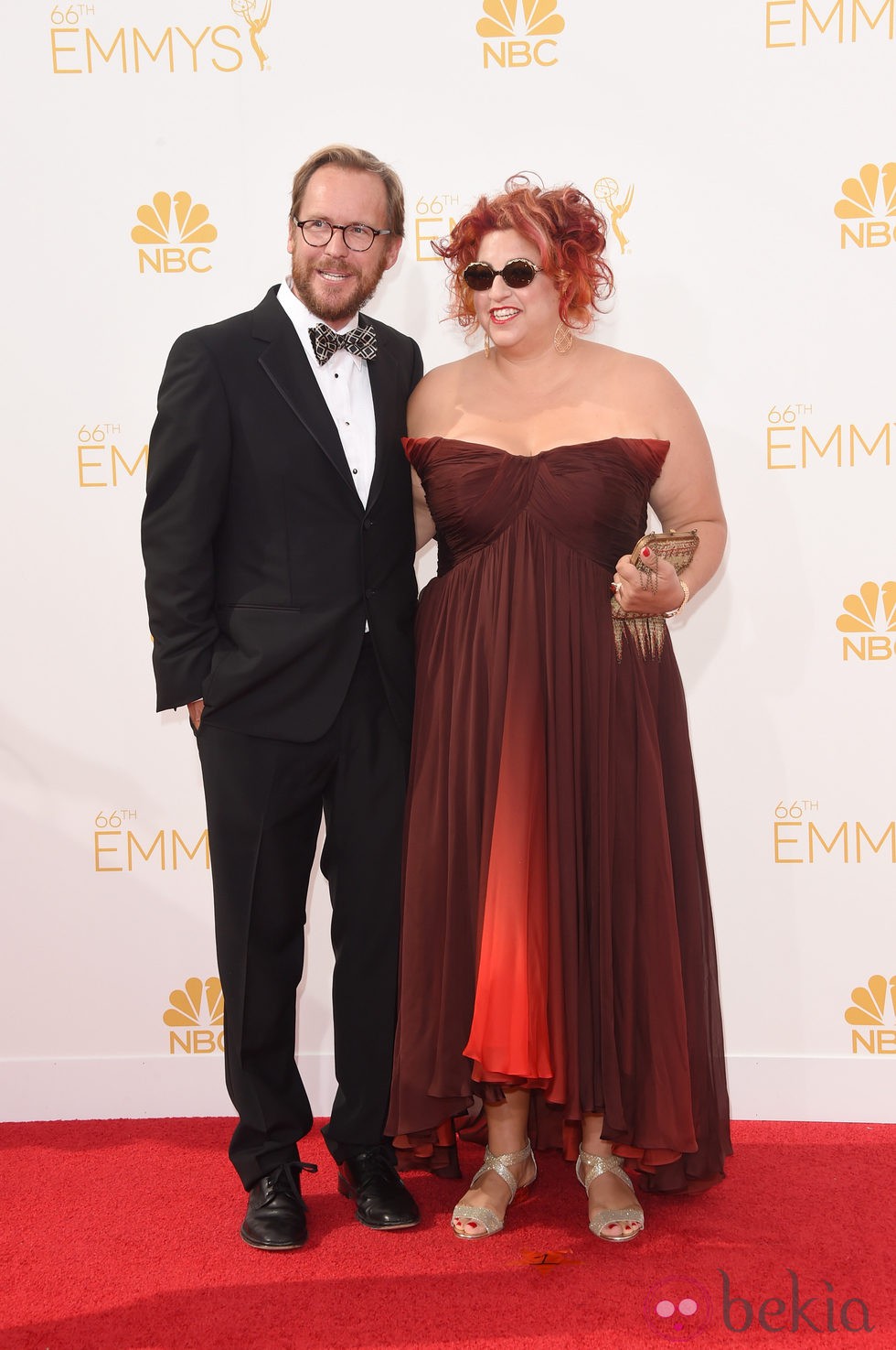 Christopher Noxon y Jenji Kohan en la alfombra roja de los Premios Emmy 2014