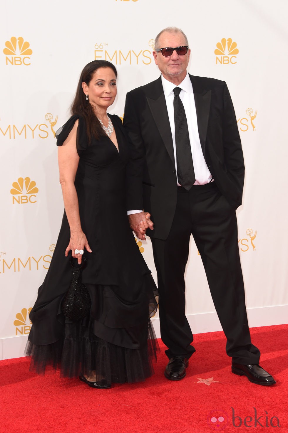 Catherine Rusoff y Ed O'Neill en la alfombra roja de los Premios Emmy 2014