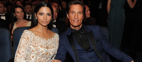 Camila Alves y Matthew McConaughey en la gala de los Premios Emmy 2014