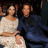 Camila Alves y Matthew McConaughey en la gala de los Premios Emmy 2014