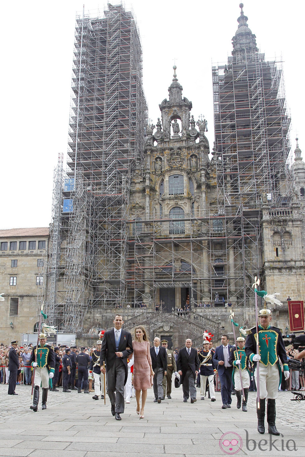 Los reyes Felipe y Letizia durante la ofrenda nacional en Santiago el 25 de julio de 2014