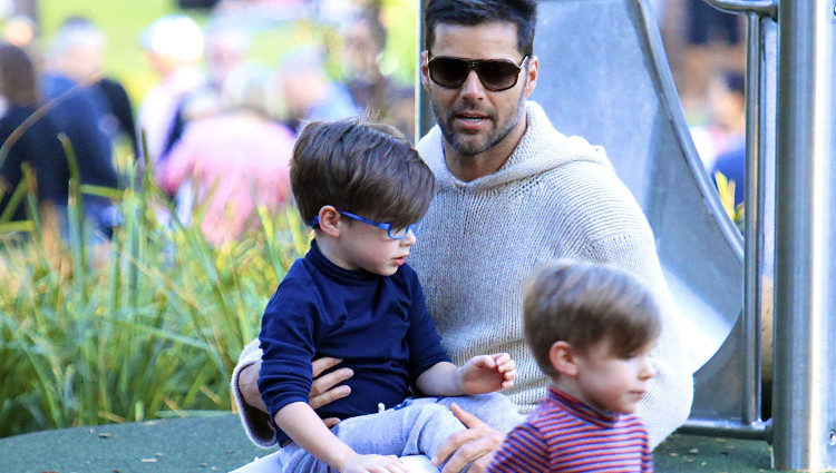 Ricky Martin con sus hijos Matteo y Valentino