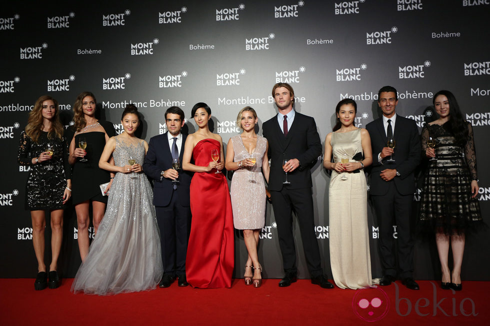 Elsa Pataky y Chris Hemsworth con los invitados de Montblanc en Shanghai