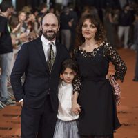 Will Keen junto a su esposa y su hija en el estreno de 'Refugiados' en el FesTVal 2014