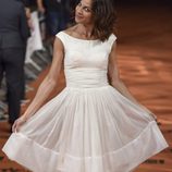 Natalia Tena muestra su vestido en el estreno de 'Refugiados' en el FesTVal 2014