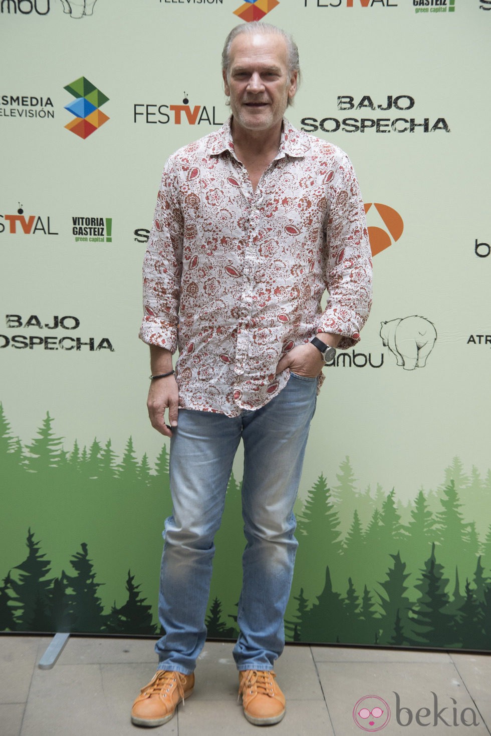 Lluis Homar en la presentación de 'Bajo Sospecha' en el FesTVal de Vitoria 2014